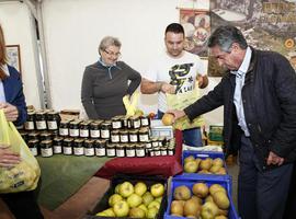 La I Feria Agroalimentaria ‘Hechu en Liébana promociona los productos de la comarca
