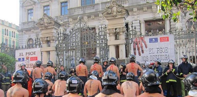 El Parlamento asturiano aprueba suprimir los auxiliares bomberos y cubrir vacantes