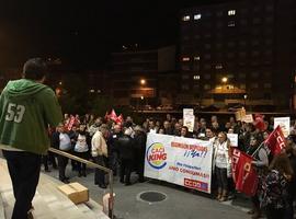 IU reclama apoyo para las trabajadoras de una hamburguesería del Valle del Nalón
