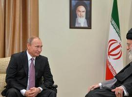 Putin firma convenio para ampliar la cooperación nuclear con Irán