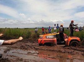 El Dakar lucha contra la lluvia y el paro