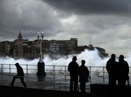Bajan las temperaturas en Asturias, en alerta por olas y por nevadas