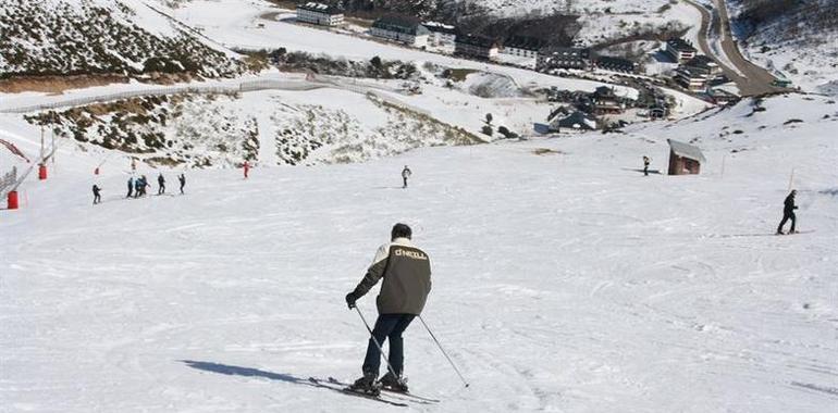 La nieve no llega a las estaciones de esquí asturianas