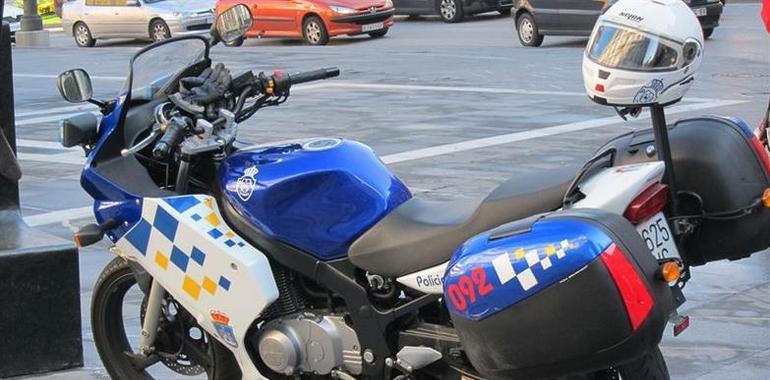 Los policías locales de Oviedo portan ya su placa numerada e identificación visible