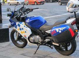 Los policías locales de Oviedo portan ya su placa numerada e identificación visible