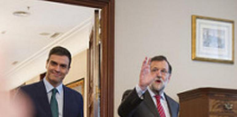 Rajoy le niega la mano a Sánchez: "“Rajoy no se dio cuenta”