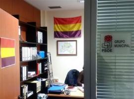 El PSOE municipal se suma a las celebraciones de la Semana Republicana en su despacho