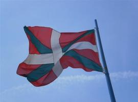 El PP pide respeto internacional a la bandera de Euskadi, aunque no a la de Asturias