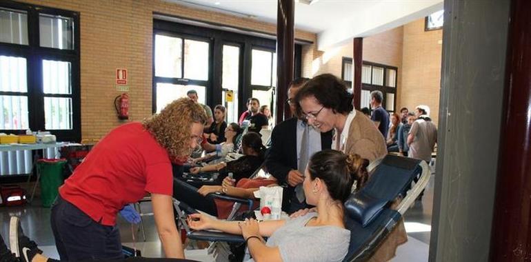 Corvera eleva un monumento a los donantes de sangre