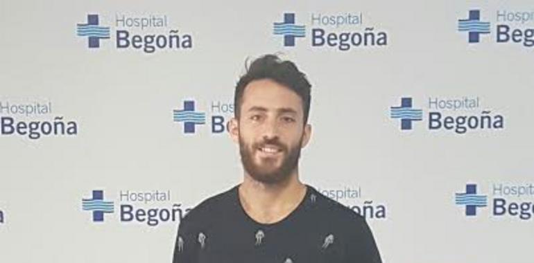 El ex-jugador del Sporting, Alex Menéndez, operado en el Hospital Begoña de Gijón.