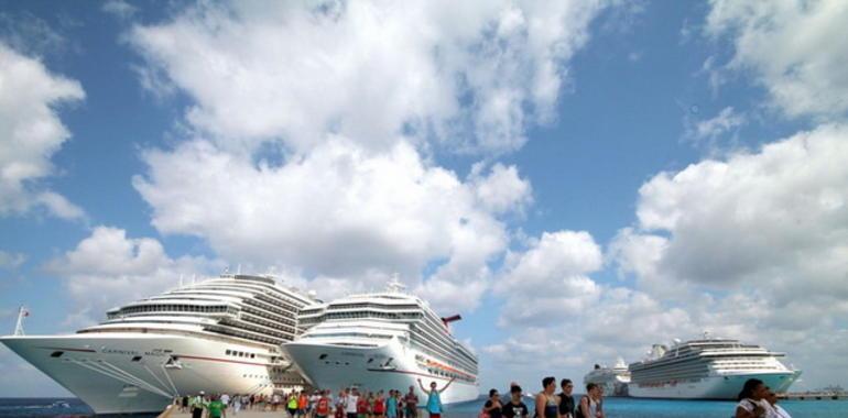 Cerca de 4.000 cruceristas llegan mañana a Gijón en el “Navigator of the Seas”