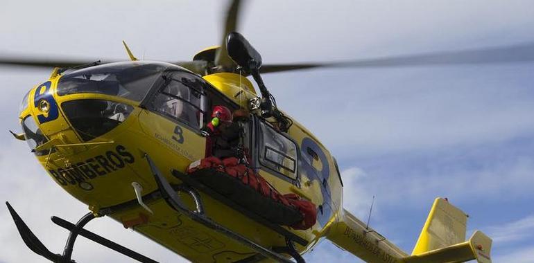 Rescate aéreo de una excursionista herida en la ruta a Vega de Ario