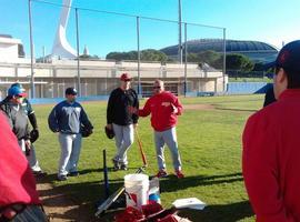 Los entrenadores de béisbol van a clase en Gijón