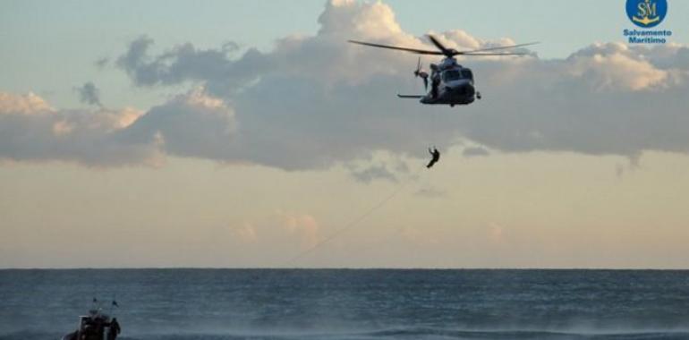 Finaliza la búsqueda del pescador arrastrado al mar en Llanes