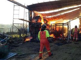 Rescatan 18 vacas de un incendio en Aransés, Castrillón
