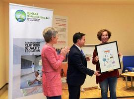 La ong Humana premia a Mieres por su compromiso con la reutilización del textil usado