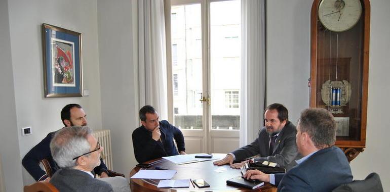 Llamazares exige a Rajoy que deje de discriminar a La Variante y a Gijón