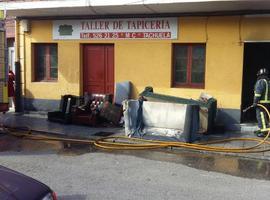 Incendio en un local comercial en Lugones