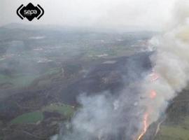 Asturias arranca la semana con 28 incendios forestales en 21 concejos