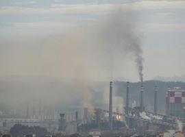 Llamazares solicita una reunión con la dirección de ArcelorMittal por el sensible deterioro de la calidad del aire