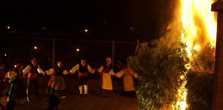 Foguera de San Xuan y Danza Prima para celebrar el solsticio de verano en Avilés