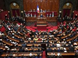 Macron propone reducir la representación popular en el legislativo galo