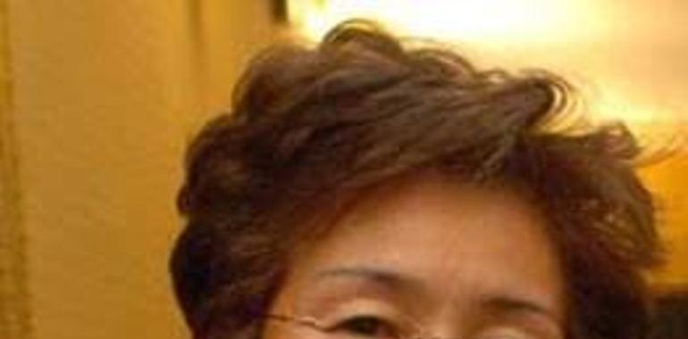 La profesora de #UniOvi, Yayoi Kawamura, premiada por el Ministro de Asuntos Exteriores de Japón 