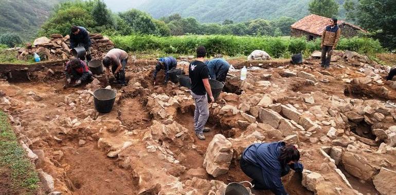 UniOvi inicia campaña arqueológica en la necrópolis medieval de L.linares, en Belmonte