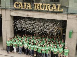 Los trabajadores de Caja Rural de Asturias celebran su #sumatealverde
