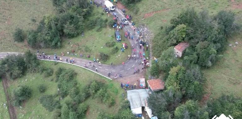 Joven ciclista gravemente herida tras una caída en LAngliru