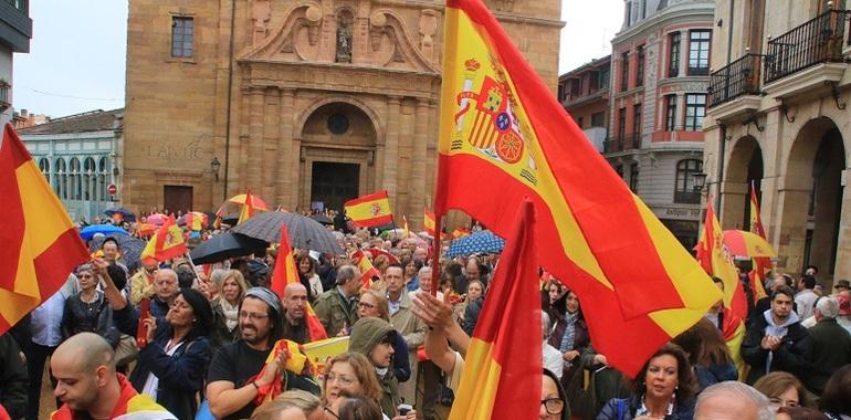Cientos de manifestantes en Asturias con VOX y FORO contra el referendo catalán