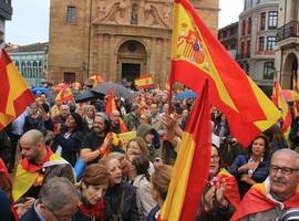 Cientos de manifestantes en Asturias con VOX y FORO contra el referendo catalán