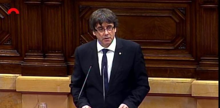 Puigdemont declara la independencia para suspenderla acto seguido
