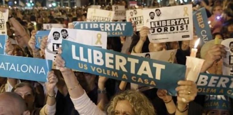 Multitudinaria marcha en Barcelona para exigir liberación de los detenidos