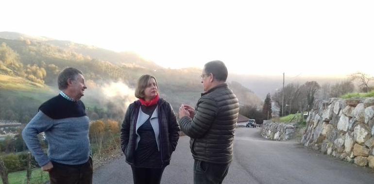 Taboada compromete en Villarín (Trubia) mejoras en las carreteras y caminos del pueblo  