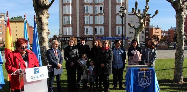 La plaza del Conceyín recuerda desde hoy a la líder vecinal Dolores Fernández Losas