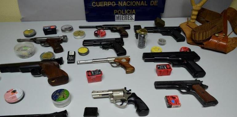 Localizado un arsenal de armas en casa del detenido por violencia machista de Mieres