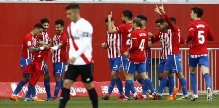El Sporting vuelve con tres puntos de Sevilla