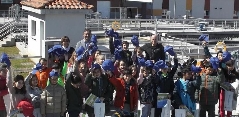 Escolares de Oviedo en la E.TA.P. de Cabornio por el Día Mundial del Agua