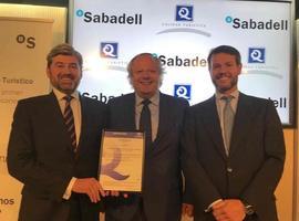 El Sabadell, primera entidad bancaria en el mundo con certificación de calidad turística