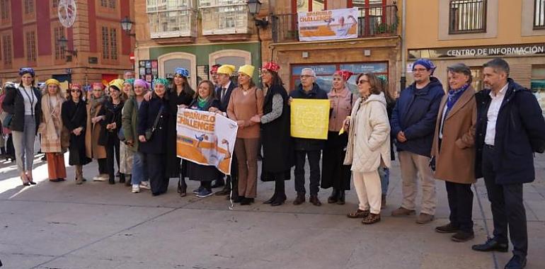 La corporación municipal ovetense se ha unido a la campaña de la Fundación Aladina #PañueloChallenge para luchar contra el cáncer infantil
