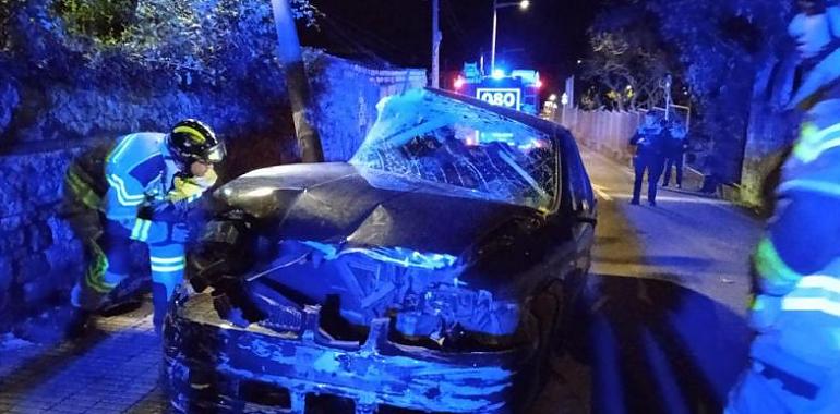 Dramático rescate nocturno con copiloto herido tras un fuerte choque contra un muro en la carretera del Obispo