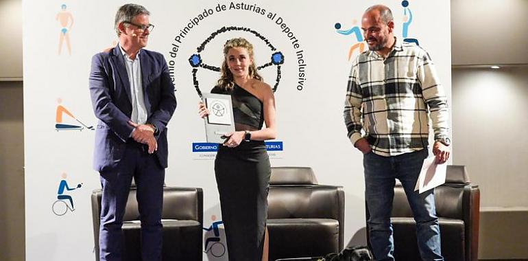 Carmen López, campeona mundial de surf adaptado, recibe el II Premio al Deporte Inclusivo del Principado de Asturias