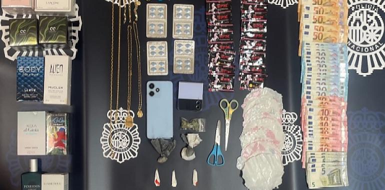 Cae una "narcotienda" en El Quirinal: Detenida una mujer por vender droga y potenciadores sexuales