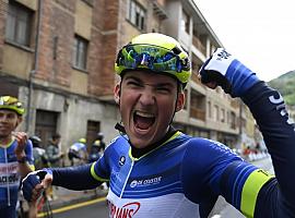 Axel Van den Broek conquista Moreda y se viste de líder en la Vuelta a la Montaña Central de Asturias