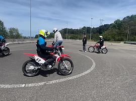La Policía Local de Avilés mejora su pericia en el manejo de motocicletas con un curso avanzado