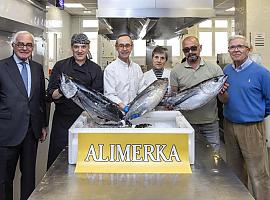 Alimerka adquiere el primer bonito del norte y lo dona a comedores sociales en Asturias y Castilla y León