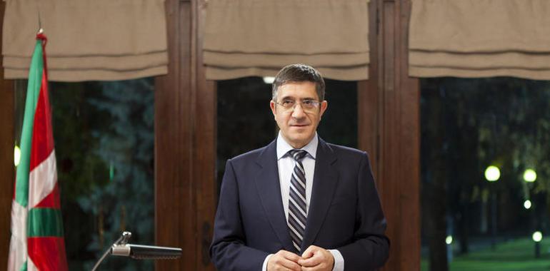 El Lehendakari pide la "suma de esfuerzos de todos" para "sacar a Euskadi de la crisis" y "consolidar la libertad"