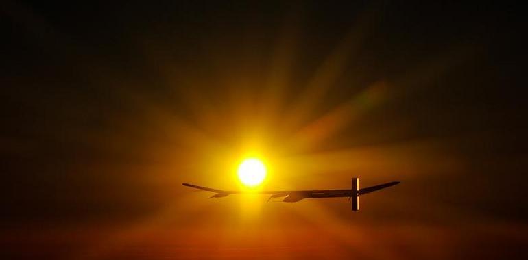El Solar Impulse regresa a Europa tras su exitoso viaje por África
