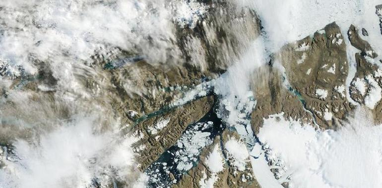 Video de impresionantes imagenes del desprendimiento de un Iceberg y su ola gigante en Groenlandia